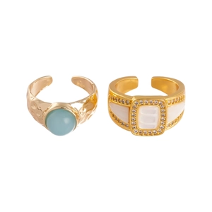Bagues réglables dorées minimalistes avec résine turquoise et incrustations de nacre