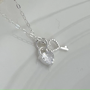 925 Sterling silver necklace with sparkling heart locket and key pendant jewelry