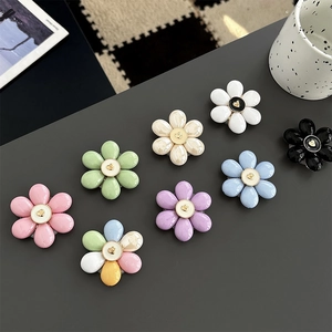Flower Shape Phone Grip Expanding Stand Heart Center Glossy Plastic Alloy Universal Smartphone Accessory