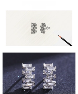 Détail macro d'une boucle d'oreille en argent S925 avec zircon et croquis de design