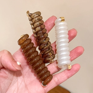 Lot de 3 élastiques spirales café, ambre et blanc perle avec embouts métalliques dorés