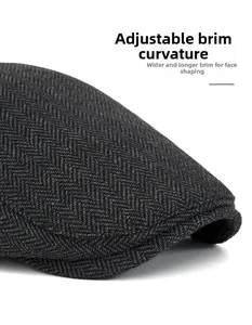 Dettaglio cappello piatto spigato grigio con visiera pieghevole e regolabile
