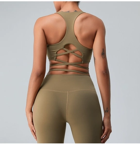Detail of cross-back yoga bra and high-waist leggings in olive green matte fabric
