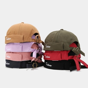 Bonnets docker rétro en toile avec broderie Forever en plusieurs couleurs et boucle métal