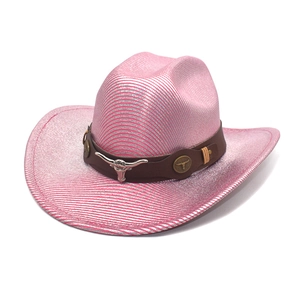 Chapeau de cowboy rayé rose et argent avec ornement de tête de taureau métallique