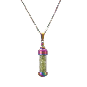 Collar con colgante de botella de perfume arcoíris y piedras de cristal verdes