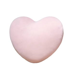 Coussin en peluche doux rose clair en forme de cœur pour décoration de canapé