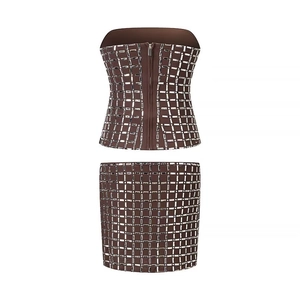 Completo sexy marrone due pezzi con top a fascia e minigonna con strass argentati