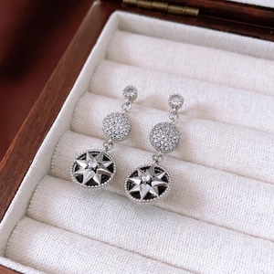 Élégantes boucles d'oreilles boussole en argent avec pavé de zircons et pendentifs ronds