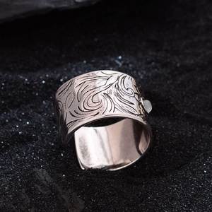 Vintage wide open ring with carved vine patterns and cat's eye stone in antique silver