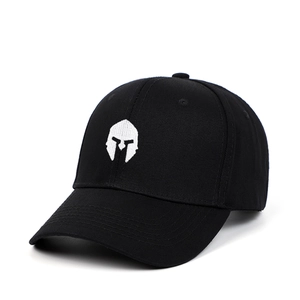 Cappellino da baseball nero con ricamo di elmo da gladiatore bianco e visiera curva