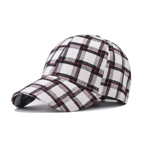 Klassische Karo-Baseballkappe in Schwarz, Weiß und Rot für Damen und Herren im Karomuster