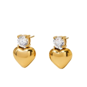 Élégantes boucles d'oreilles cœur dorées avec zircone cubique ronde sertie à quatre griffes