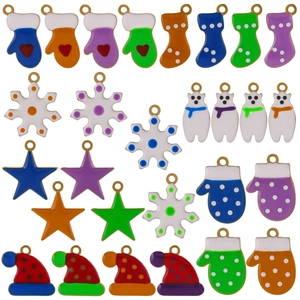 Detailed grid of DIY Christmas pendants including snowflakes, polar bears, and socks