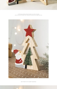 Détail d'ornements d'étoiles de Noël en bois avec Père Noël sous une lumière festive