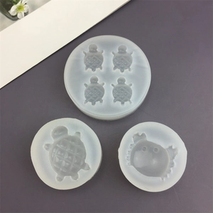 3-piece set of transparent silicone molds featuring turtle and crab shapes for DIY crafts