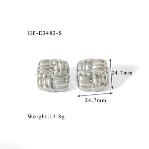 Macro de boucles d'oreilles carrées tressées argentées avec dimensions 24,7mm et poids