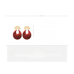 Tabella taglie dettagliata per orecchini in resina da 7,5cm per 4,7cm in oro e rosso