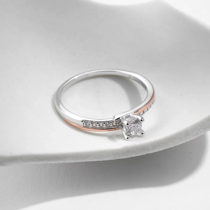 Elegant s925 silver two-tone rose gold ring with a sparkling round zircon stone