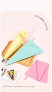 Thickened food-grade TPU piping bags in pastel colors with a stainless steel nozzle