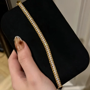 Elegant double-row zircon bracelet with gold-plated metal chain for a luxury look