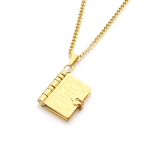 Collier avec pendentif livre doré ouvrant et citation pour tous ceux qui se trouvent dans les livres