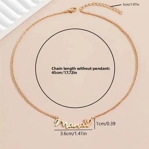 Vista dettagliata della collana Mama dorata da 45 cm con misure del pendente a cuore