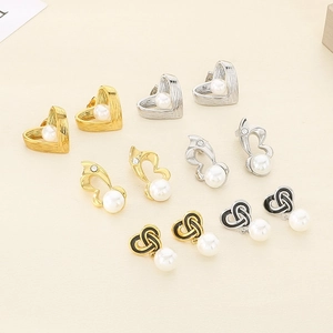 Elegante Perlenohrringe mit Herzknoten aus Titanstahl in Gold, Silber und Schwarz