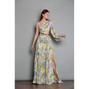 Floral print two-piece set with one-shoulder crop top and high-slit maxi skirt with metal chain