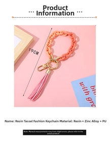 Detail of 19cm resin tassel keychain with pink gradient chain and gold ring