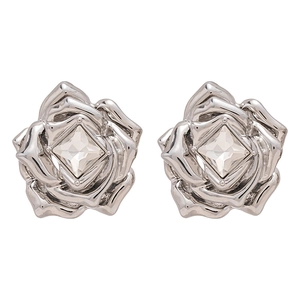 Boucles d'oreilles pétales de rose argentées avec diamant central à coupe carrée