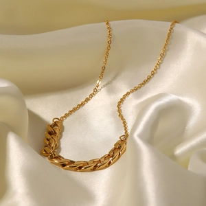 Collier en acier inoxydable plaqué or 18K avec chaîne cubaine et maille sur soie lisse