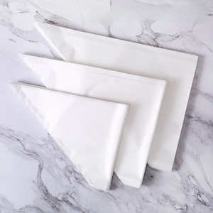 Détail de poches à douille jetables avec texture antidérapante en tailles L, M et S