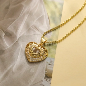 Collana con ciondolo a cuore placcato oro con zirconi e catenina a sfere raffinata