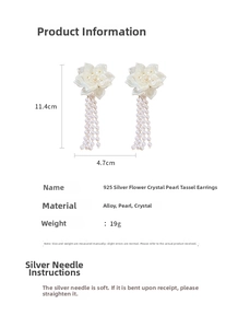 Dettaglio degli orecchini a fiore con perle nappe, ago in argento 925 e misure