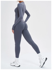 Ensemble de yoga gris anthracite sans couture avec haut manches longues et legging