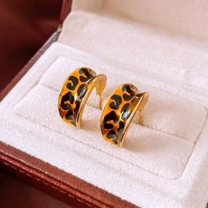 Vintage C-shaped leopard print earrings with gold plating and enamel finish