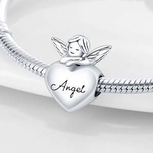 Charm Cuore Angelo della Speranza in argento S925 infilato su un bracciale snake