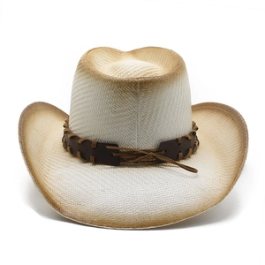Klassischer Stroh-Cowboyhut mit breiter Krempe, Lederband und rustikalem Brandrand-Finish