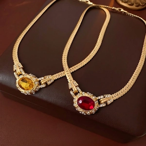 Vintage Court Style Necklace Alloy Rhinestone Oval Synthetic Gemstone Pendant Flat Snake Bone Chain Elegant Jewelry