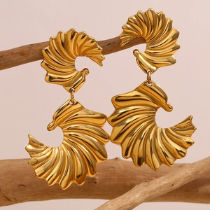 Boucles d'oreilles chics en acier plaqué or 18K avec texture plissée rayonnante