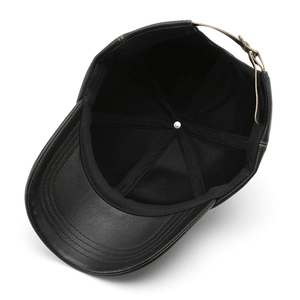 Casquette de baseball en similicuir noir avec boucle métallique et coutures internes