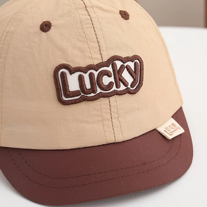 Kids quick-dry baseball cap with Lucky embroidery in beige and brown contrast colors