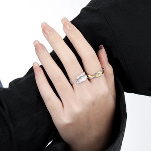 Minimalist S925 sterling silver twist ring with two-tone gold and silver texture design