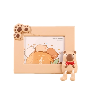 Kreativer beiger Capybara Bilderrahmen mit Katzenpfote und 3D-Plüschpuppe 185x135mm