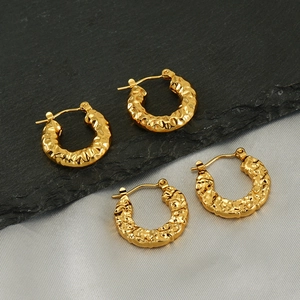 Hammered U-Shaped Hoop Earrings For Women 18K Gold Plated Stainless Steel Geometric Retro Chic Minimalist Ins Style