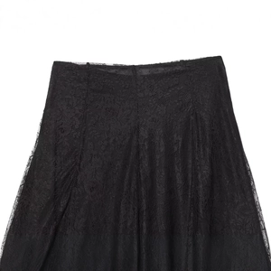 Elegante zwarte kant midi-rok met ingewikkelde bloempatronen en uitgesneden details