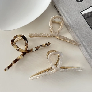 13cm acetate shark hair claws with marble textures in beige and tortoiseshell patterns