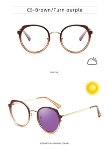 Détail de monture de lunettes photochromiques passant du brun au violet au soleil