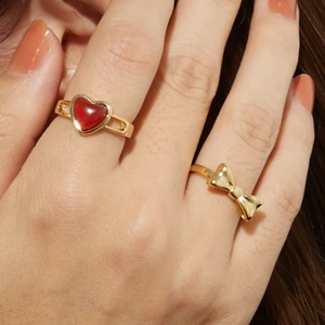 18k gold stainless steel ring set with red heart agate and bow design on hand